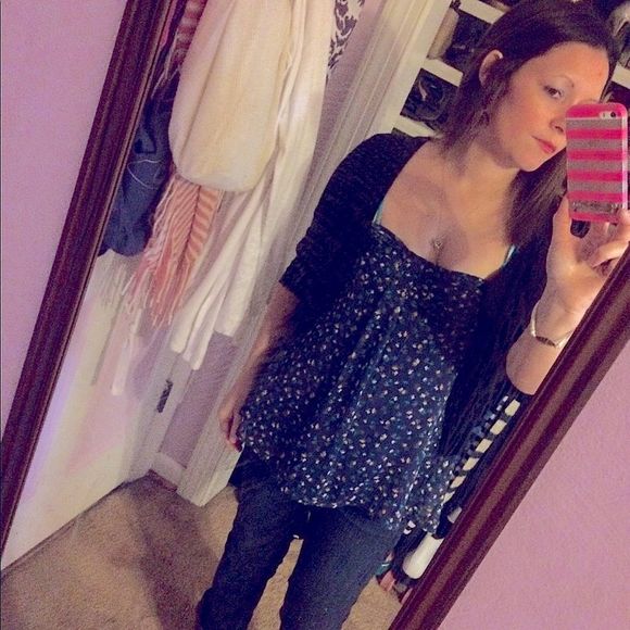 American Eagle adorable Flowy Camisole. Small. EUC - Picture 2 of 4